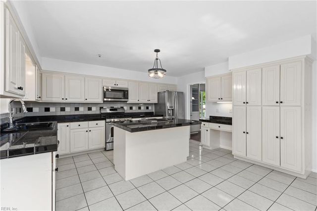 2224 Wild Oak CRES, Virginia Beach, VA 23456