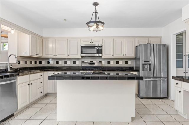 2224 Wild Oak CRES, Virginia Beach, VA 23456