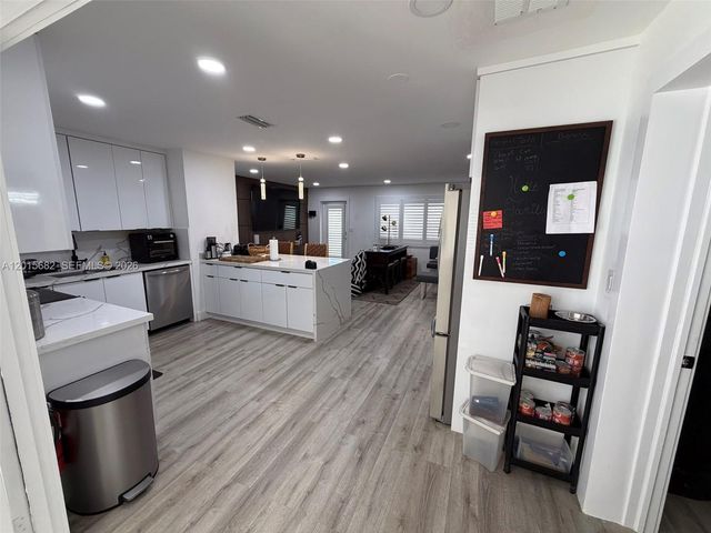 310 NE 12th Ave, Pompano Beach, FL 33060