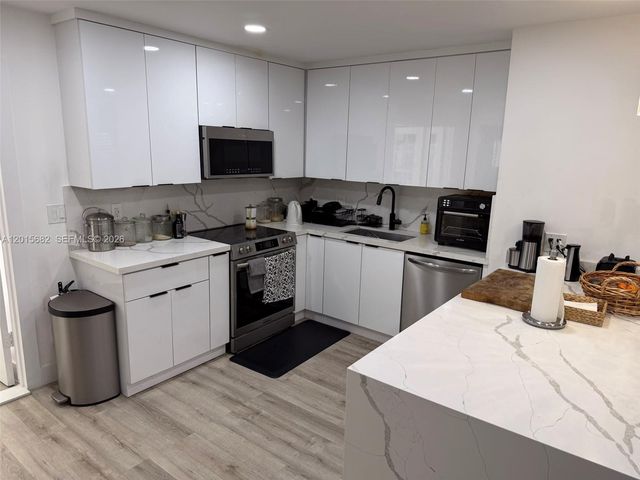 310 NE 12th Ave, Pompano Beach, FL 33060
