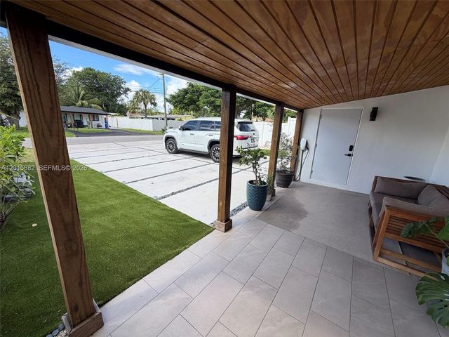310 NE 12th Ave, Pompano Beach, FL 33060