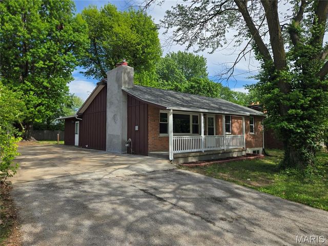 12102 McKelvey Road, Maryland Heights, MO 63043