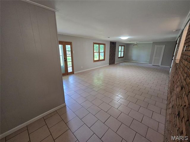 12102 McKelvey Road, Maryland Heights, MO 63043
