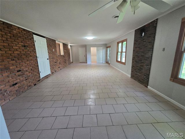 12102 McKelvey Road, Maryland Heights, MO 63043