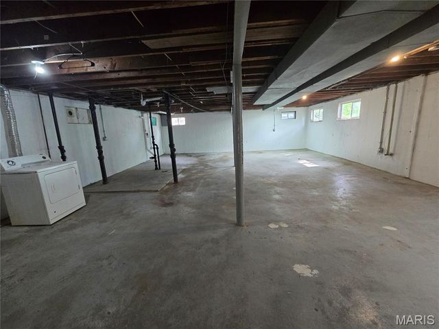 12102 McKelvey Road, Maryland Heights, MO 63043