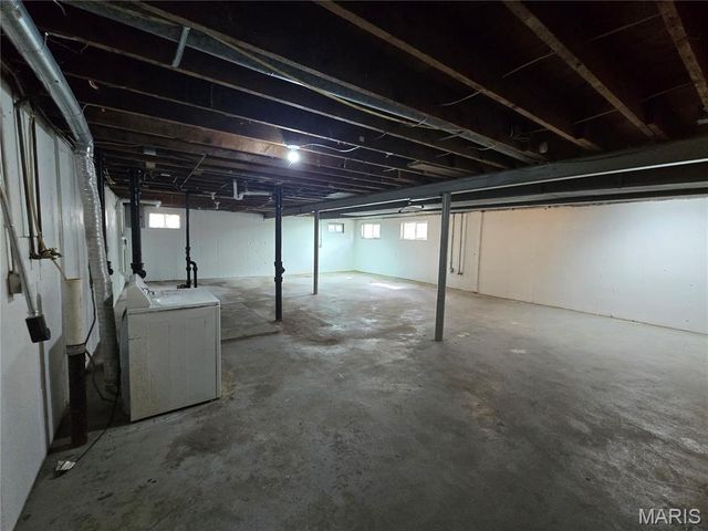 12102 McKelvey Road, Maryland Heights, MO 63043