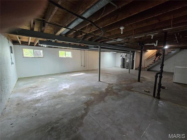 12102 McKelvey Road, Maryland Heights, MO 63043