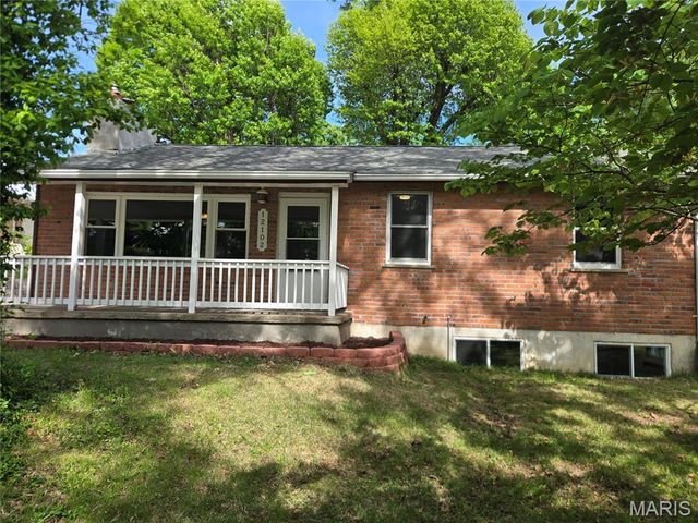 12102 McKelvey Road, Maryland Heights, MO 63043