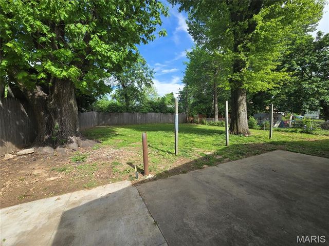 12102 McKelvey Road, Maryland Heights, MO 63043