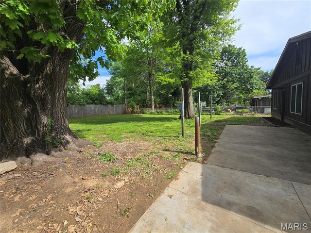 12102 McKelvey Road, Maryland Heights, MO 63043