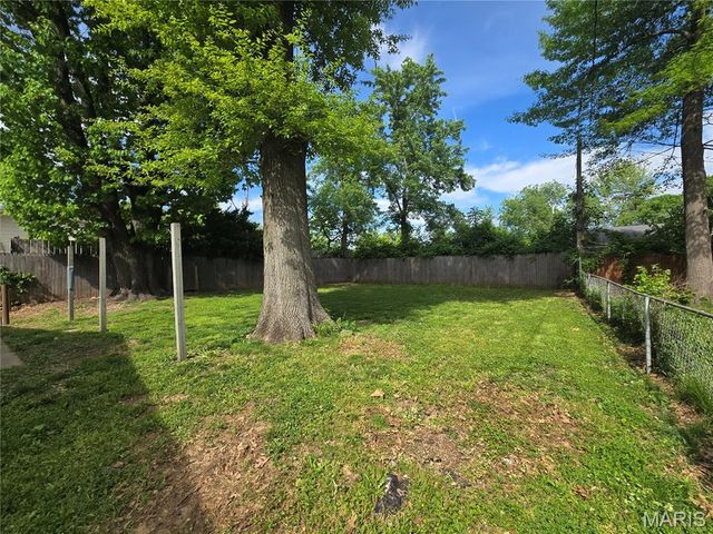 12102 McKelvey Road, Maryland Heights, MO 63043