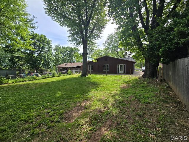 12102 McKelvey Road, Maryland Heights, MO 63043