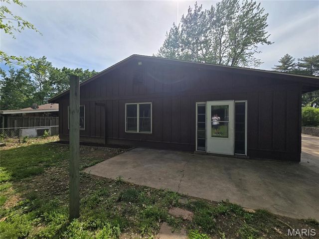 12102 McKelvey Road, Maryland Heights, MO 63043