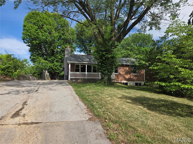 12102 McKelvey Road, Maryland Heights, MO 63043