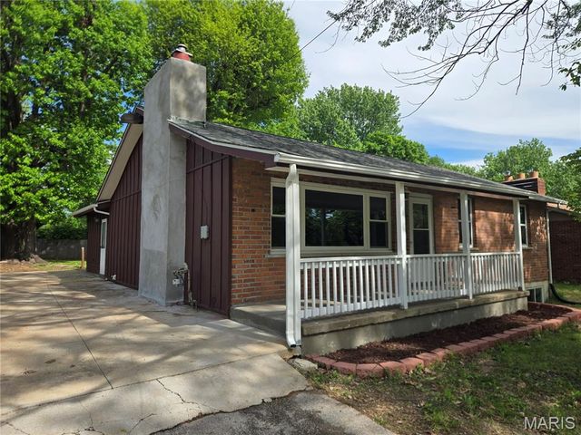 12102 McKelvey Road, Maryland Heights, MO 63043
