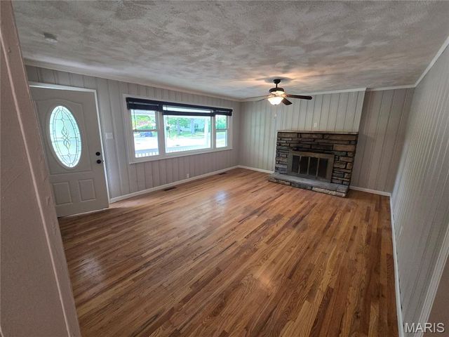 12102 McKelvey Road, Maryland Heights, MO 63043