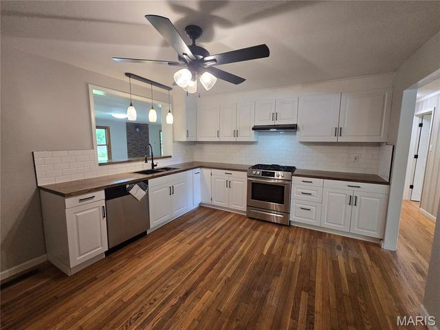 12102 McKelvey Road, Maryland Heights, MO 63043