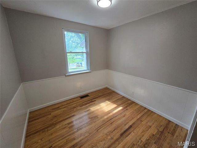12102 McKelvey Road, Maryland Heights, MO 63043