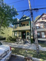 316 Georgetta Dix Plaza, Schenectady, NY 12307