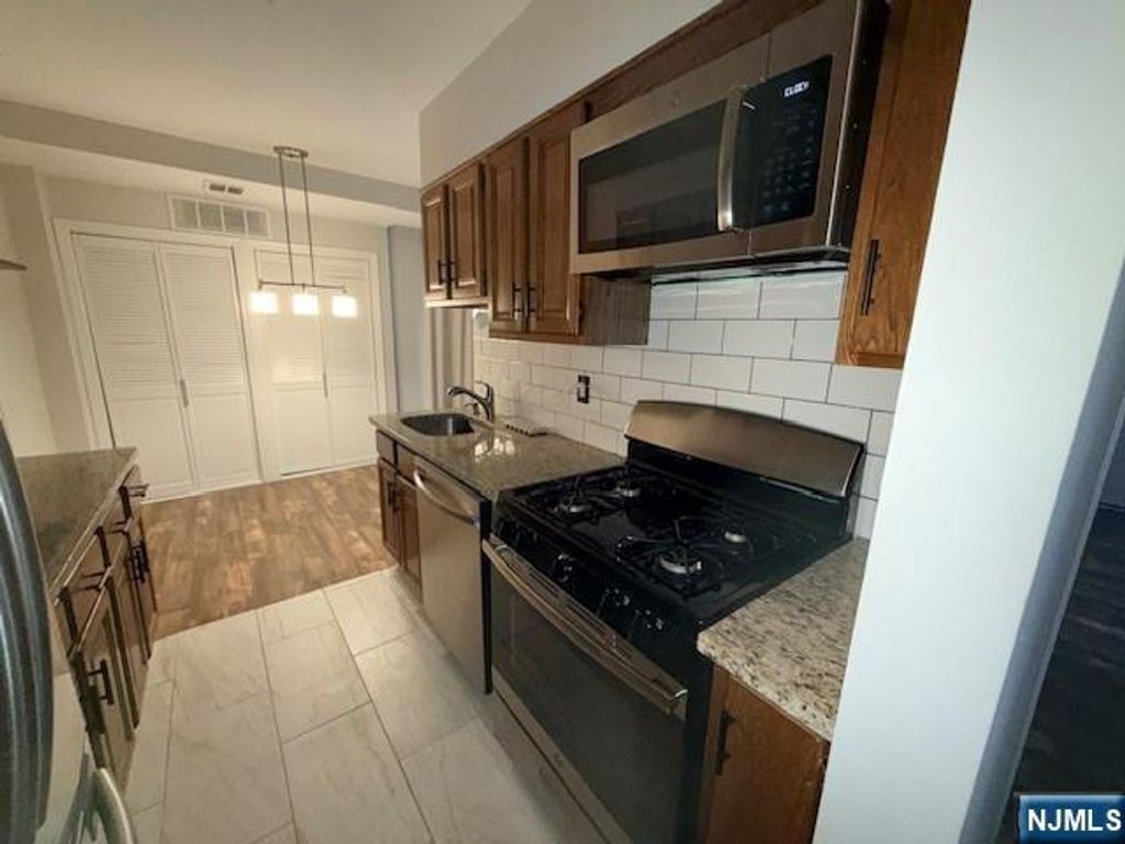 458 River Road, Nutley, NJ 07110