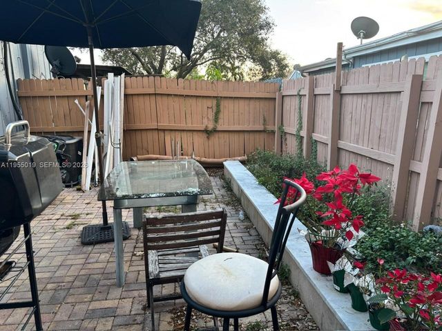 4737 NW 5th Ave, Deerfield Beach, FL 33064