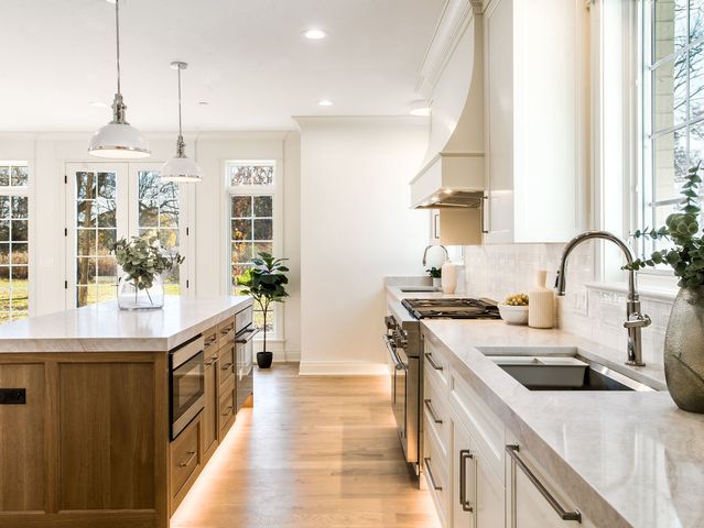 1 Morrison Road, Northbrook, IL 60062