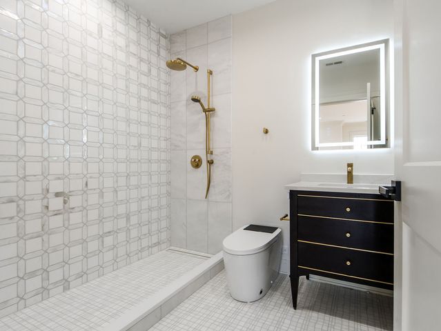 1 Morrison Road, Northbrook, IL 60062