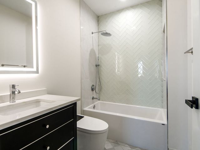 1 Morrison Road, Northbrook, IL 60062