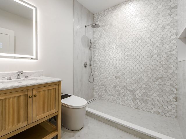 1 Morrison Road, Northbrook, IL 60062