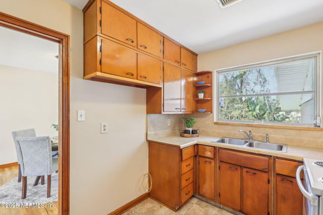 2439 GAYLAND Road, Jacksonville, FL 32218