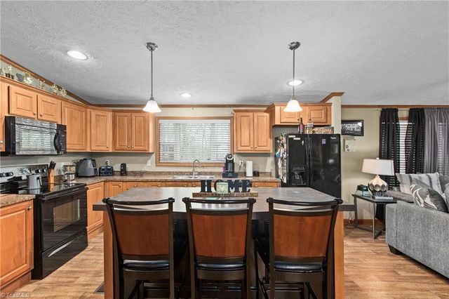 1030 Endeavour Lane, Walnut Cove, NC 27052