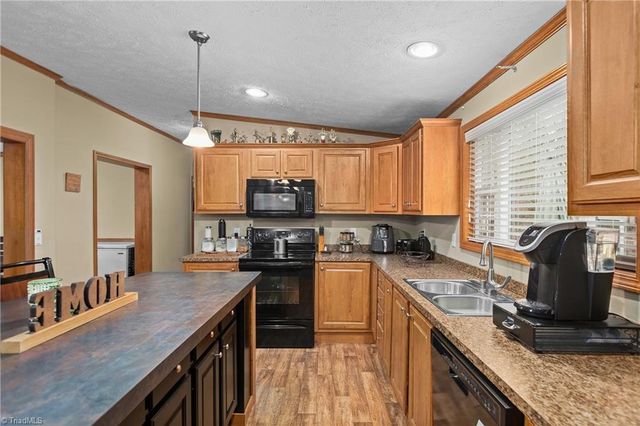 1030 Endeavour Lane, Walnut Cove, NC 27052