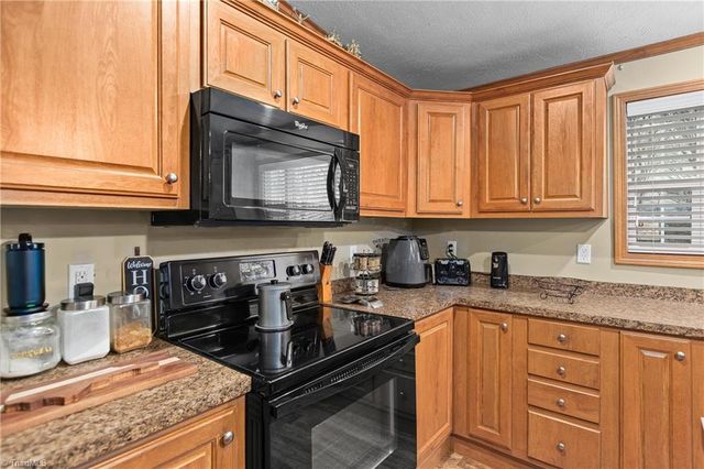 1030 Endeavour Lane, Walnut Cove, NC 27052