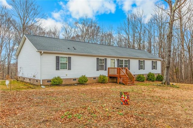 1030 Endeavour Lane, Walnut Cove, NC 27052