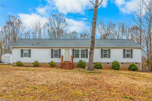 1030 Endeavour Lane, Walnut Cove, NC 27052