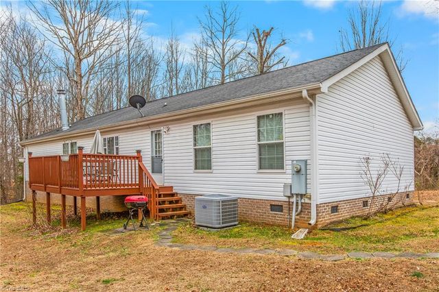 1030 Endeavour Lane, Walnut Cove, NC 27052