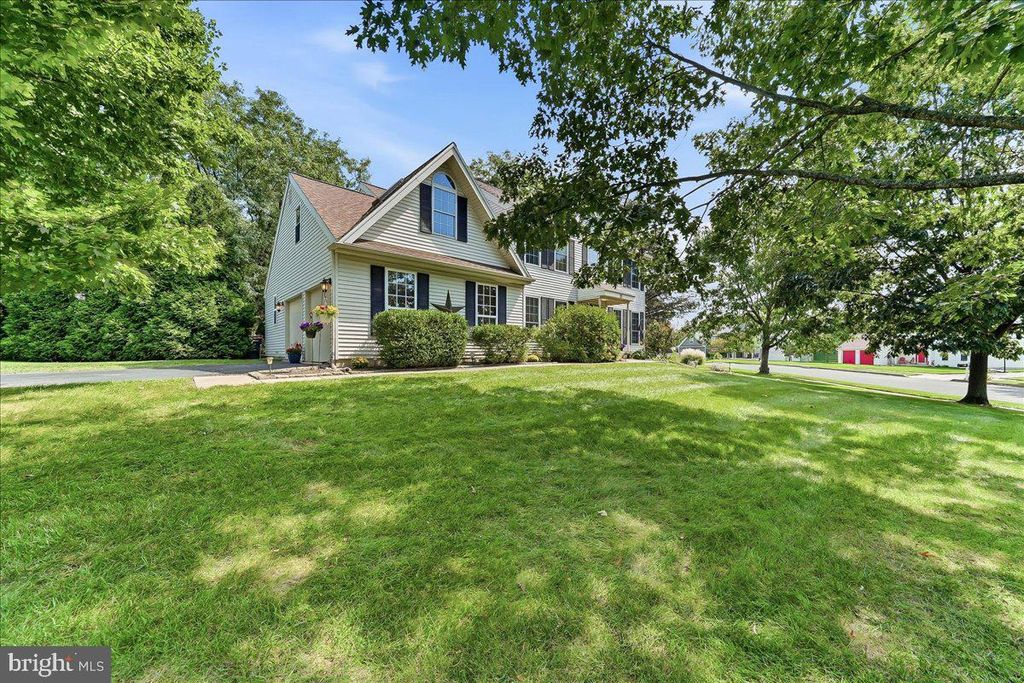 18 PIN OAK DR, PHOENIXVILLE, PA 19460 — photo 2