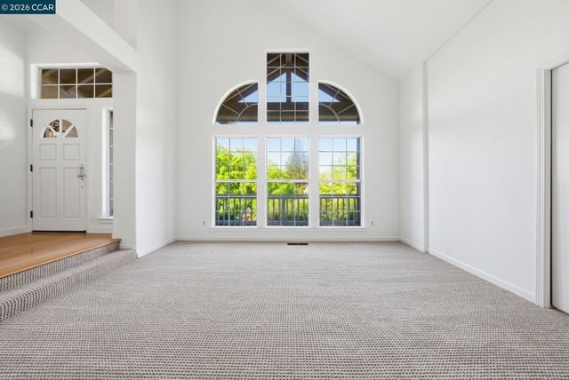 100 Sky Ranch Ln, Pleasant Hill, CA 94523