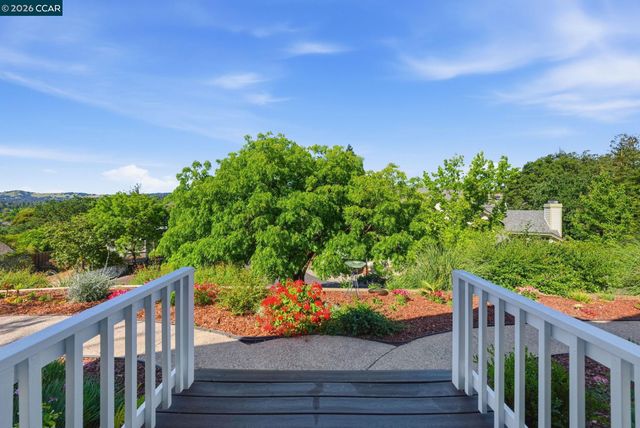 100 Sky Ranch Ln, Pleasant Hill, CA 94523