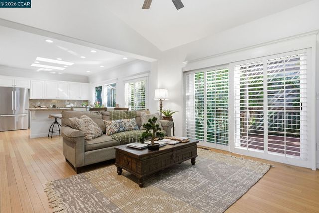 100 Sky Ranch Ln, Pleasant Hill, CA 94523