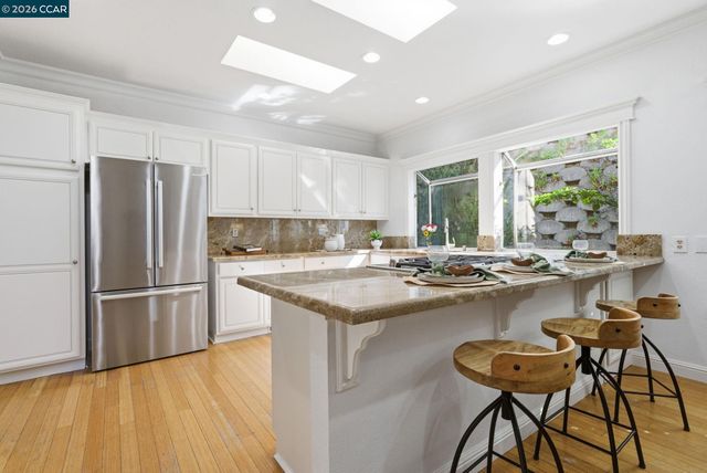 100 Sky Ranch Ln, Pleasant Hill, CA 94523