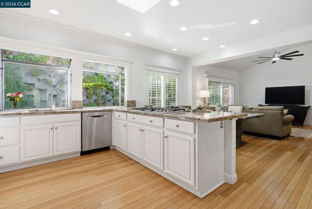 100 Sky Ranch Ln, Pleasant Hill, CA 94523