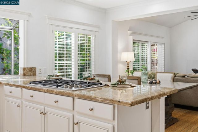 100 Sky Ranch Ln, Pleasant Hill, CA 94523