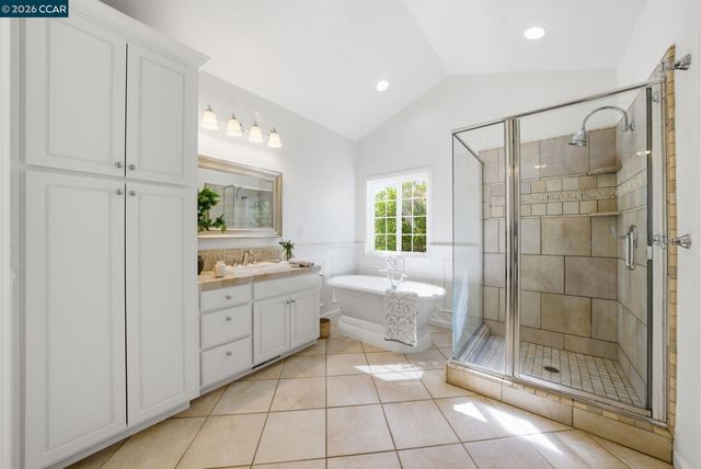 100 Sky Ranch Ln, Pleasant Hill, CA 94523
