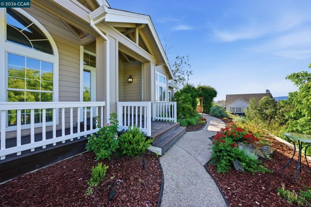 100 Sky Ranch Ln, Pleasant Hill, CA 94523