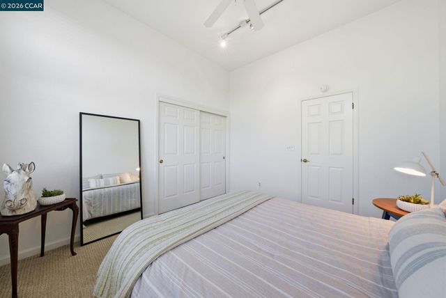 100 Sky Ranch Ln, Pleasant Hill, CA 94523