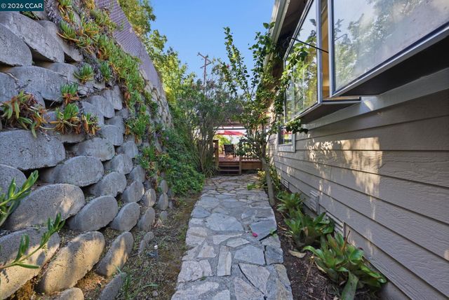 100 Sky Ranch Ln, Pleasant Hill, CA 94523
