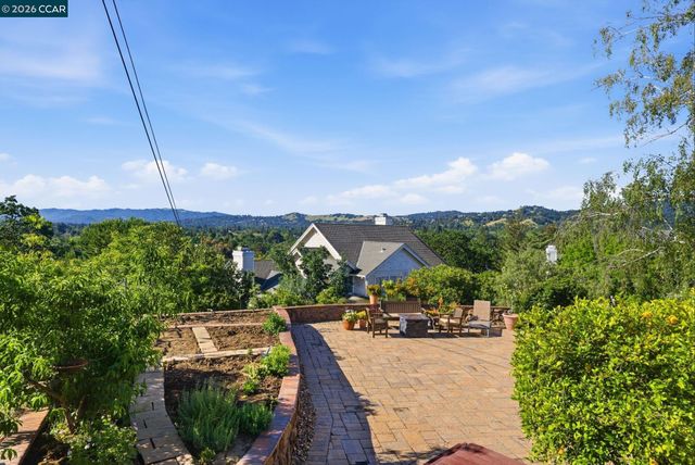 100 Sky Ranch Ln, Pleasant Hill, CA 94523