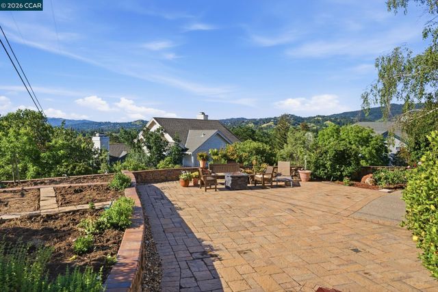 100 Sky Ranch Ln, Pleasant Hill, CA 94523