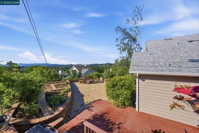 100 Sky Ranch Ln, Pleasant Hill, CA 94523